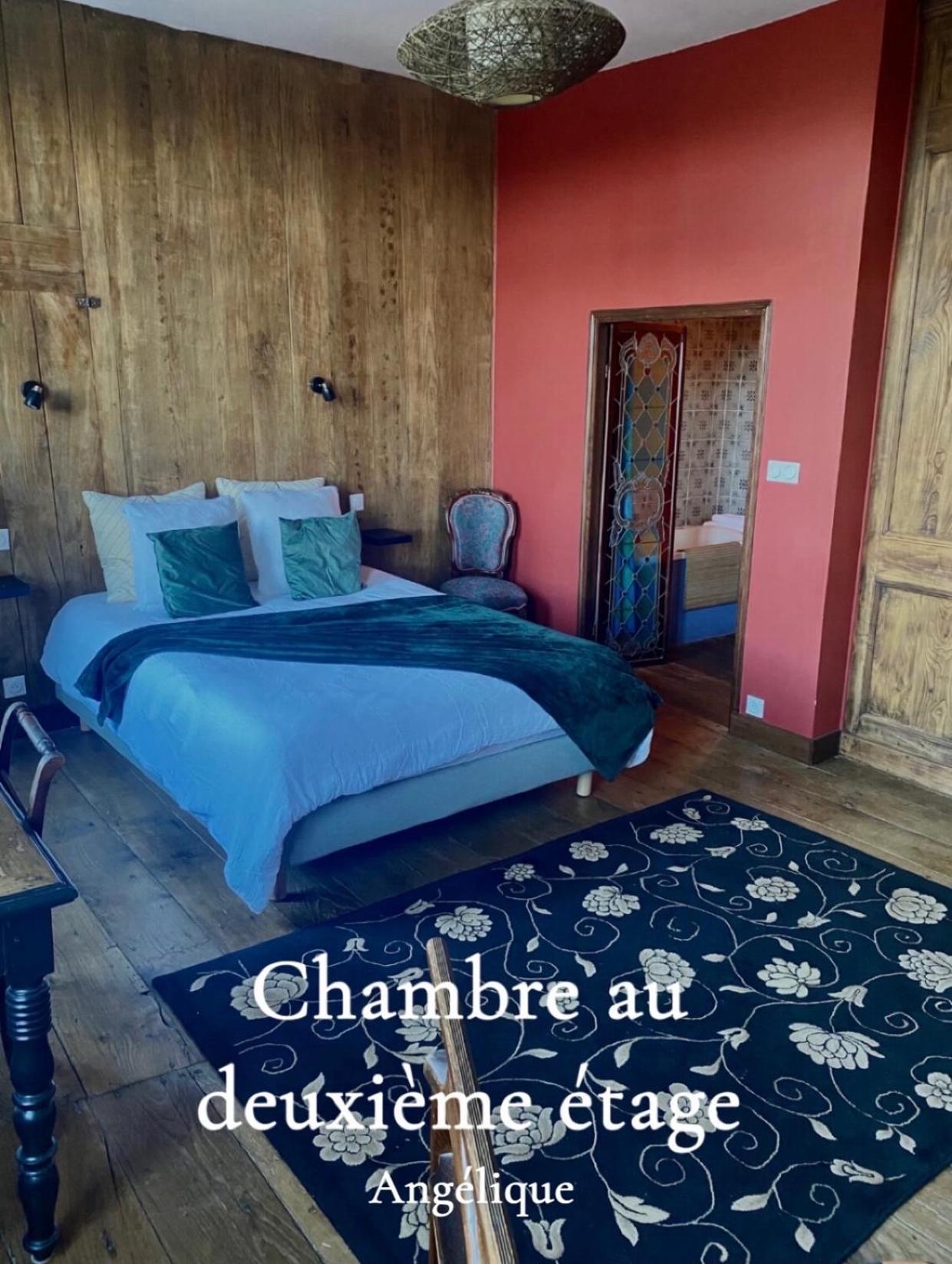 Mercier De Montigny - Les Chambres Du Beffroi - Spa Et Massage ฟูแฌร์ ภายนอก รูปภาพ